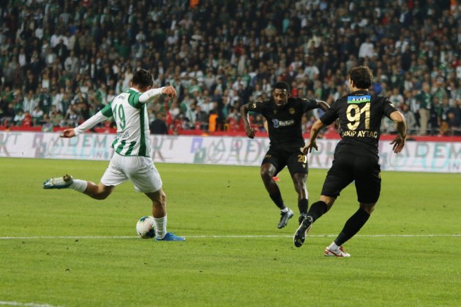 Süper Lig: Konyaspor: 0 - Yeni Malatyaspor: 1 (İlk Yarı)