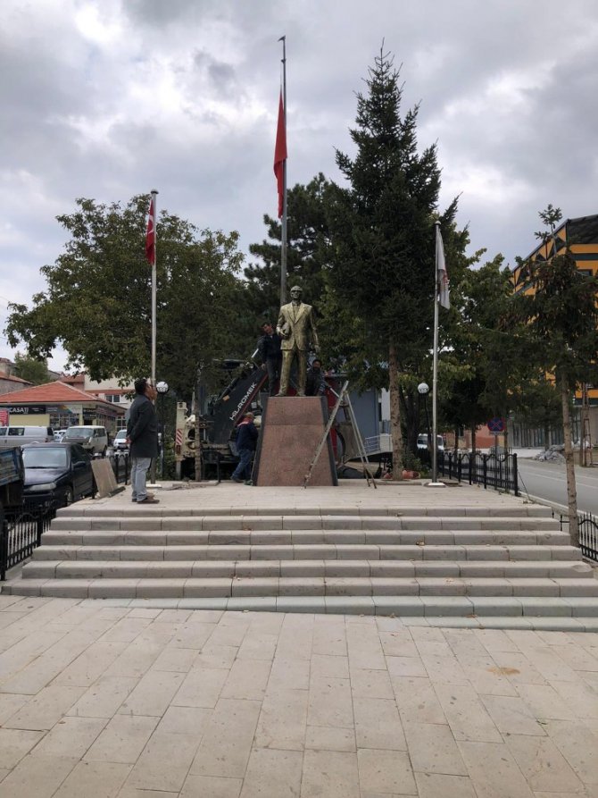 Hüyük’te Atatürk Anıtı ve kaidesi yenilendi