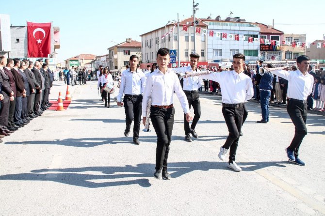 Yunak’ta Cumhuriyet Bayramı çeşitli etkinliklerle kutlandı