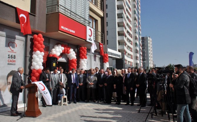 Neü’den Novi Pazar’a 11 tırlık malzeme yardımı