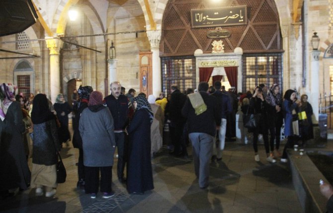 Mevlit Kandili’nde Mevlana Hazretleri Türbesi ve camiler doldu taştı