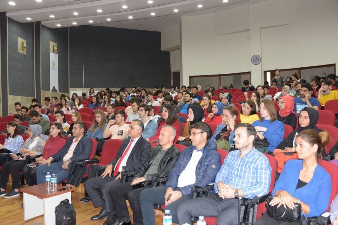 Selçuk’ta “Güncel Gelişmeler Işığında Turizm Eğitimi” Konferansı yapıldı