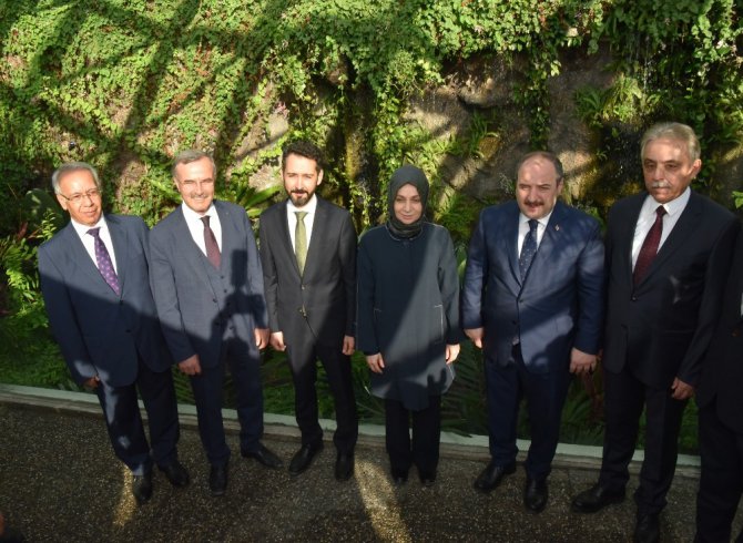 Bakan Varank, Tropikal Kelebek Bahçesi’ni ziyaret etti