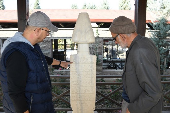 Konya Büyükşehir, tarihi mezar taşlarına sahip çıkıyor