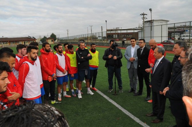 Başkan Akkaya’dan Akşehirsporlu futbolculara baklava