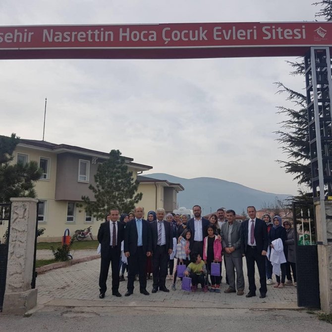 Hüyüklü eğitimciler Akşehir’de kimsesiz çocuklarla buluştu