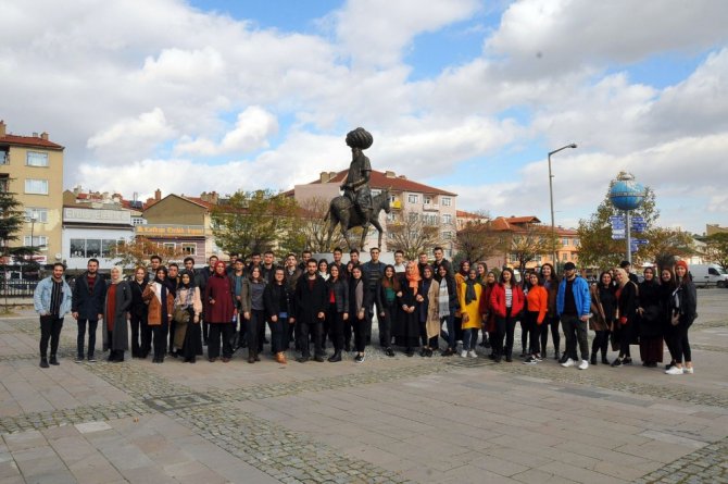 Üniversiteli öğrenciler Akşehir’i gezdi