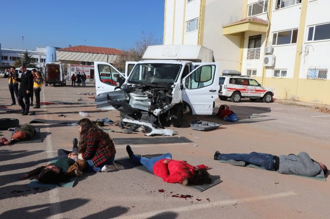 Aksaray’da sağlıkçılardan gerçeğini aratmayan kaza tatbikatı