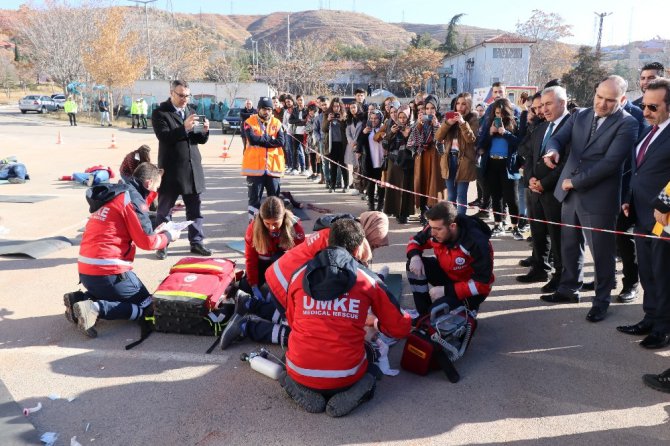 Aksaray’da sağlıkçılardan gerçeğini aratmayan kaza tatbikatı