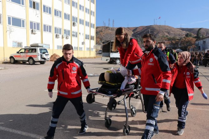 Aksaray’da sağlıkçılardan gerçeğini aratmayan kaza tatbikatı