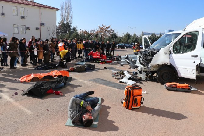 Aksaray’da sağlıkçılardan gerçeğini aratmayan kaza tatbikatı