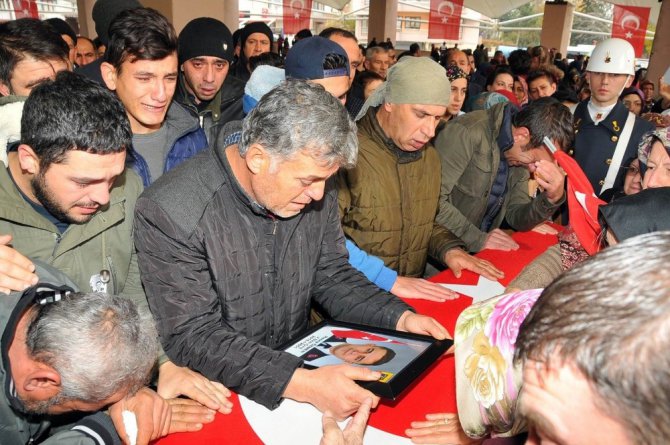 Şehit Uzman Çavuş Recep Özmen son yolculuğuna uğurlandı