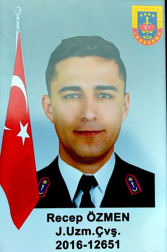 Şehit Uzman Çavuş Recep Özmen son yolculuğuna uğurlandı