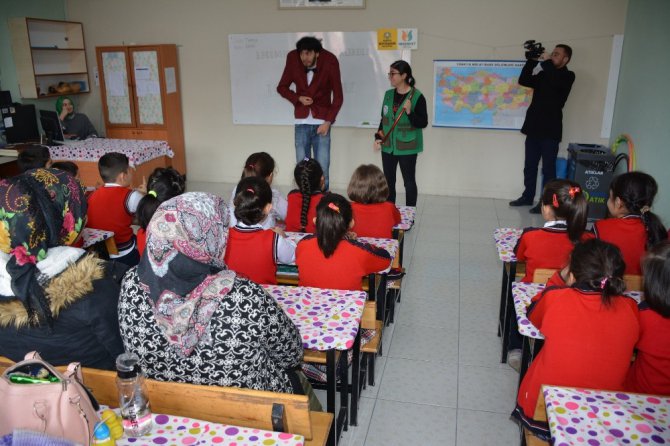 Medeniyet Okulu Tiyatrosu 31 ilçede öğrencilerle buluşuyor