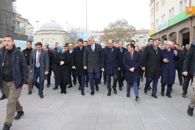 Bakan Kurum ve Bakan Ersoy ’Vefa Vakti’ yürüyüşüne katıldı