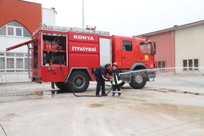 Zihinsel engelli Mustafa’nın itfaiyeci olma hayali gerçekleşti