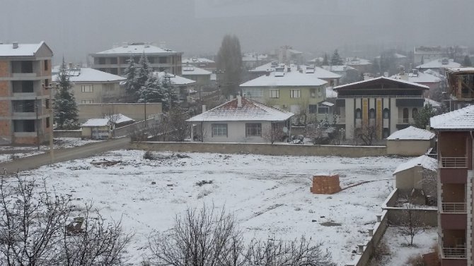 Kulu’ya mevsimin ilk karı yağdı