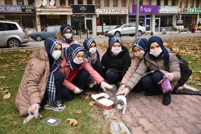 Nene Hatun Parkı’na öğrenci eli değdi