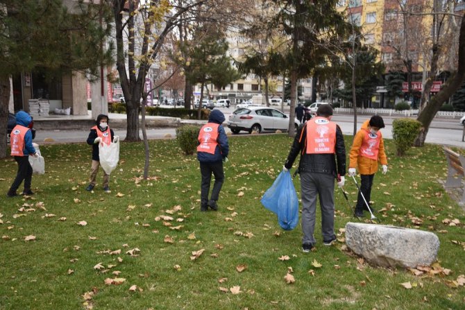 Nene Hatun Parkı’na öğrenci eli değdi