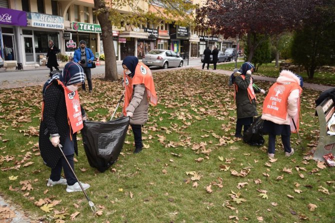 Nene Hatun Parkı’na öğrenci eli değdi