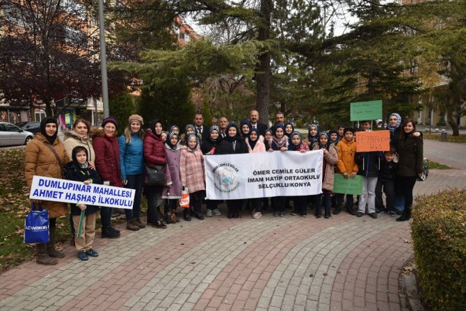 Nene Hatun Parkı’na öğrenci eli değdi