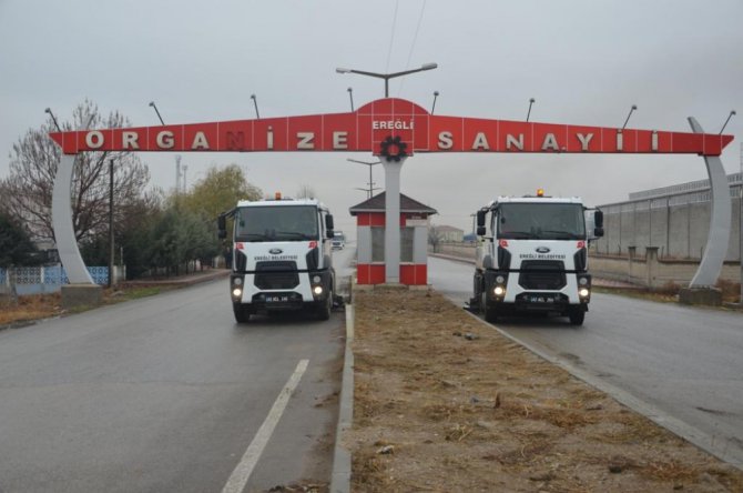 Ereğli Belediyesi OSB’de temizlik çalışmalarını yürütüyor