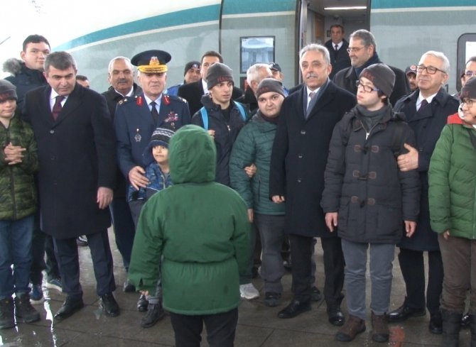 Ankara’dan Konya’ya gelen özel gereksinimli misafirleri protokol karşıladı