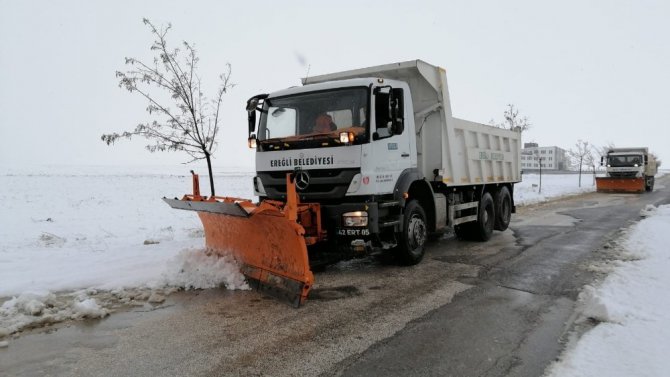 Ereğli Belediyesi, karla mücadele çalışmalarını sürdürüyor