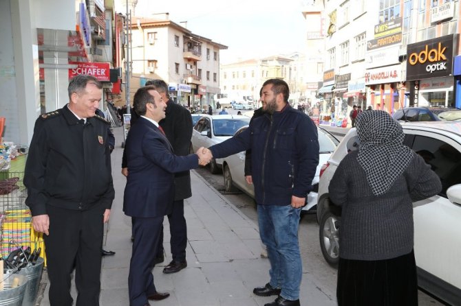 Aksaray Valisi Mantı esnaflar ve vatandaşlarla görüştü