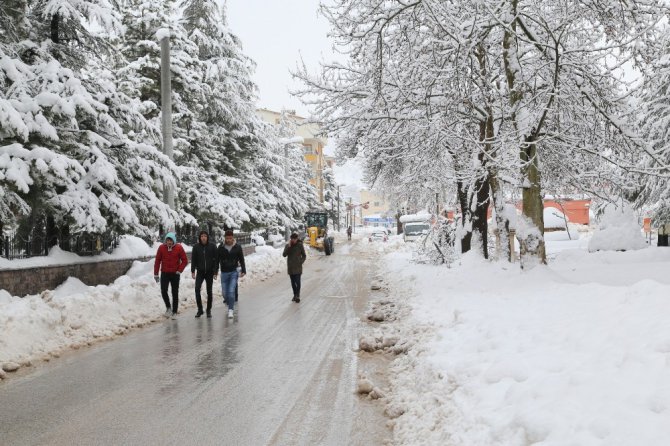 Konya’nın yüksek kesimlerinde kar etkili oluyor