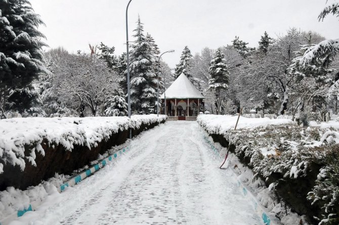 Akşehir’de okullara 1 gün kar tatili