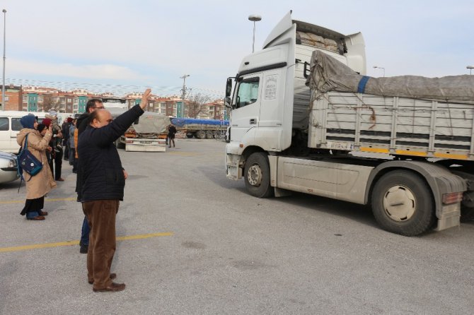 Konya’dan İdlib’e 19 tır yardım malzemesi yola çıktı