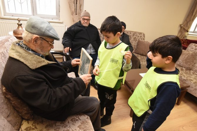 Anaokulu öğrencilerinden emekliler konağına ziyaret