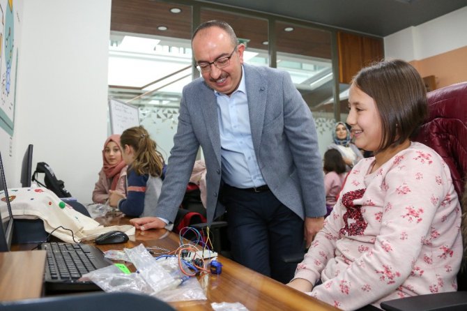 Meram’da çocuklar tatili ‘Mehmet Ali Özbuğday Gençlik Merkezinde’ değerlendirecek