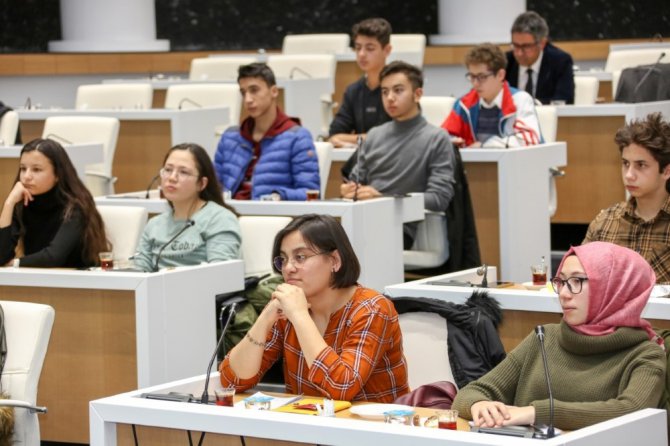 Başkan Kavuş, geleceğin liderlerini ağırladı