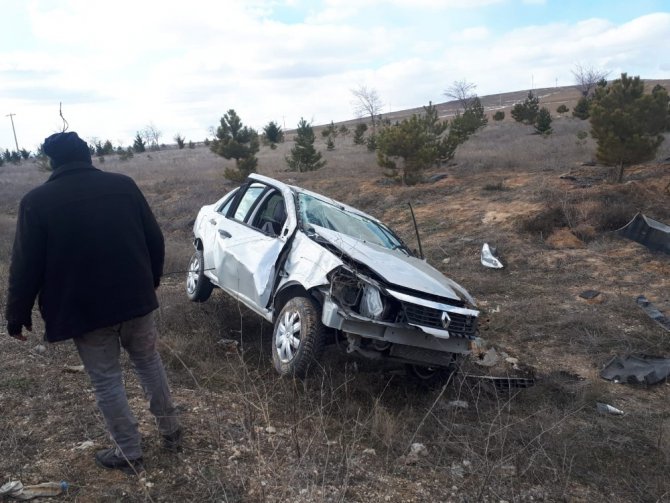 Otomobil şarampole devrildi: 1 ölü, 1 yaralı