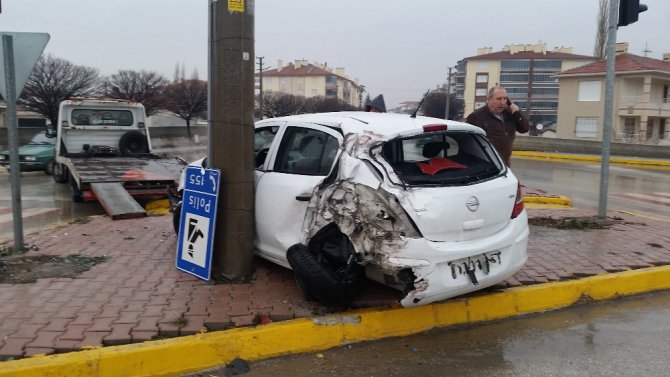 Konya’da tır otomobille çarpıştı: 1 yaralı