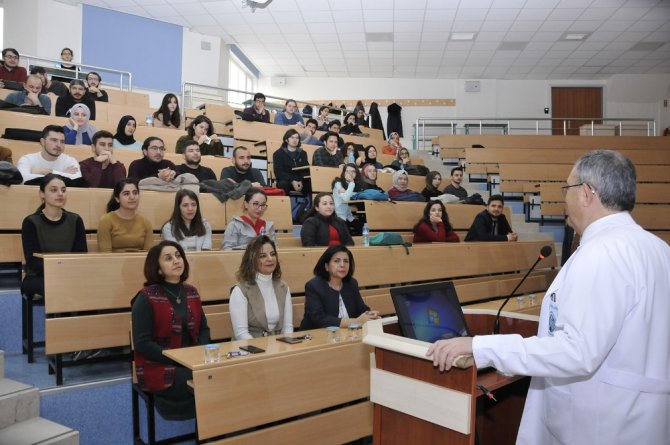 Rektör Şahin, öğrencilere mesleki tecrübelerini anlattı