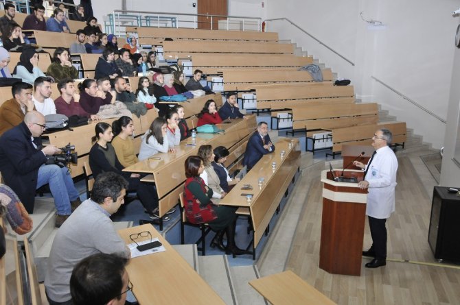 Rektör Şahin, öğrencilere mesleki tecrübelerini anlattı