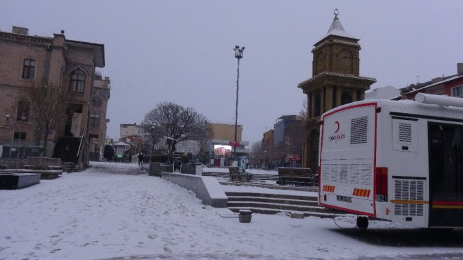 Aksaray’da kar yağışı etkisini sürdürüyor