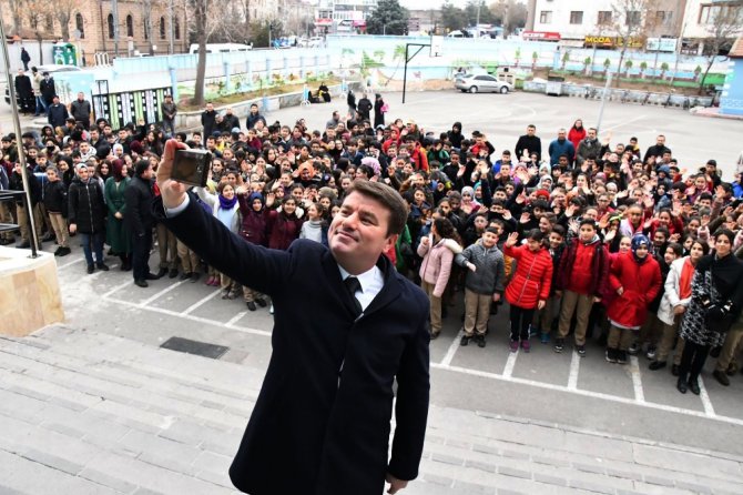 Başkan Dinçer ilk ders zilini Aksaray Ortaokulunda çaldı