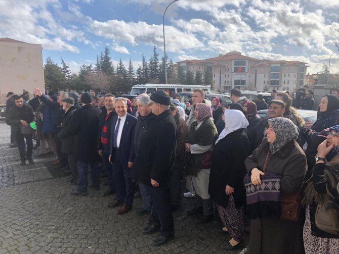 Başkan Akkaya Umre’ye gidecek vatandaşları uğurladı