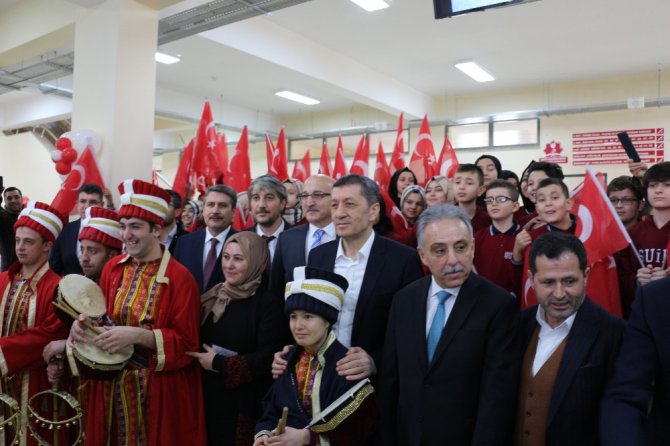 Bakan Selçuk: “Eğitim çocuklarımızın ve Türkiye’nin geleceği için en büyük vasıta”