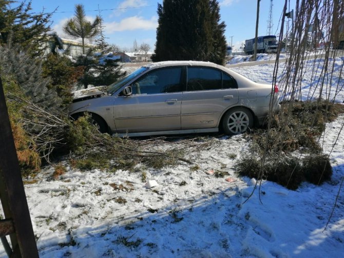 Konya’da kontrolden çıkan otomobil duvara çarptı: 1 yaralı