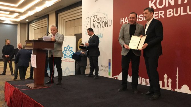 Bakan Selçuk hayırsever buluşmalarına katıldı