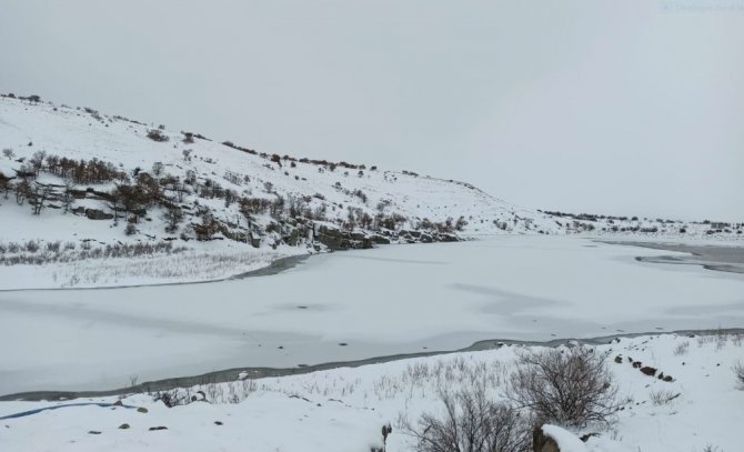 Aksaray’da göletler buz tuttu