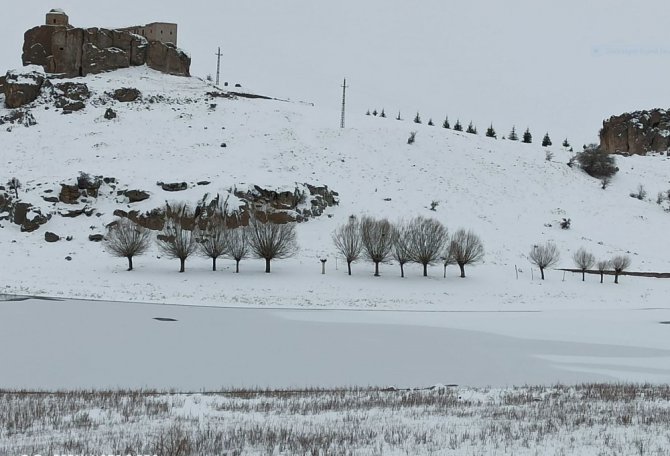 Aksaray’da göletler buz tuttu