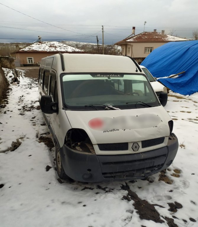 Tamirciden çalınan minibüs köyde bulundu