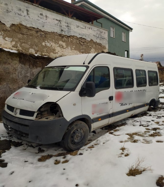 Tamirciden çalınan minibüs köyde bulundu