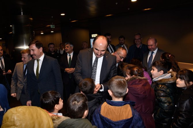 Başkanlar çocukların tiyatro heyecanına ortak oldu